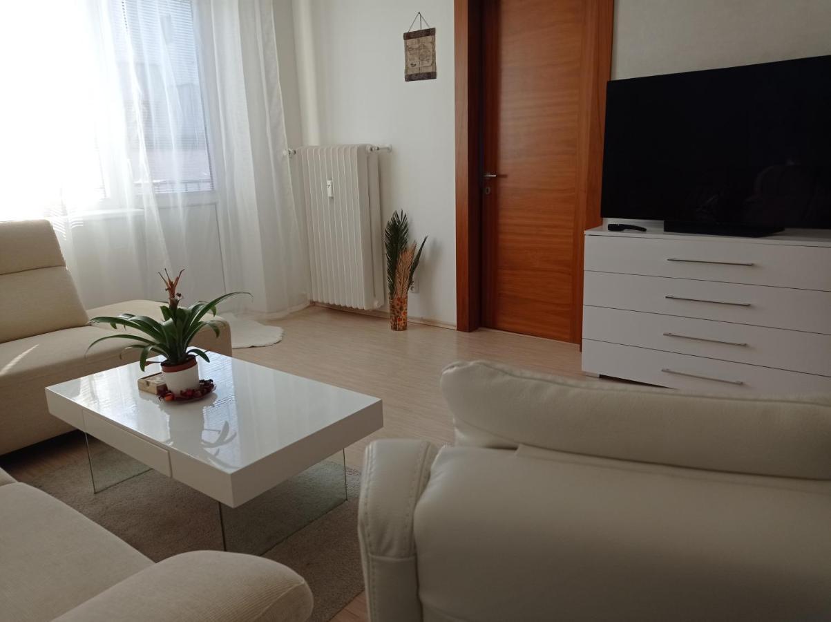 Amazing Flat In Old Town With Large Balcony Bratislava Exterior foto
